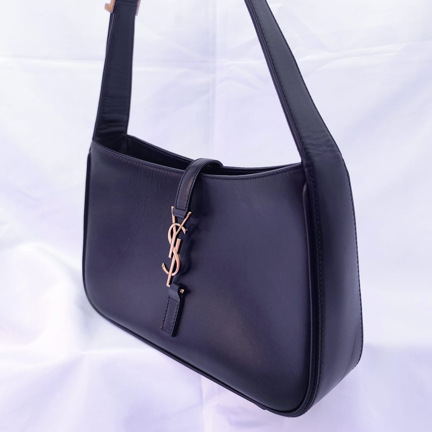 Yves Saint Laurent Le 5 à 7