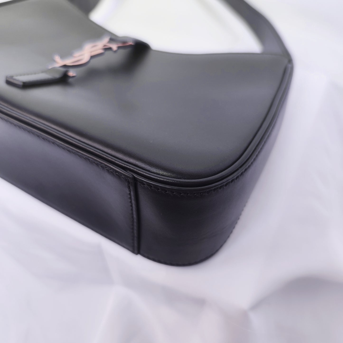 Yves Saint Laurent Le 5 à 7
