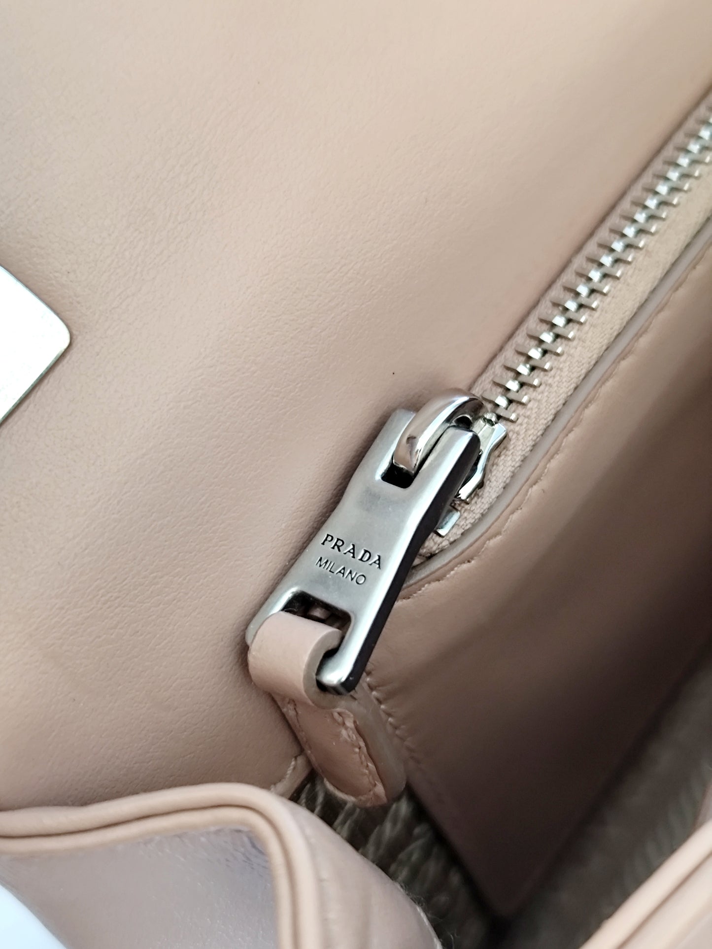 Prada Diagramme Rosa Cipria