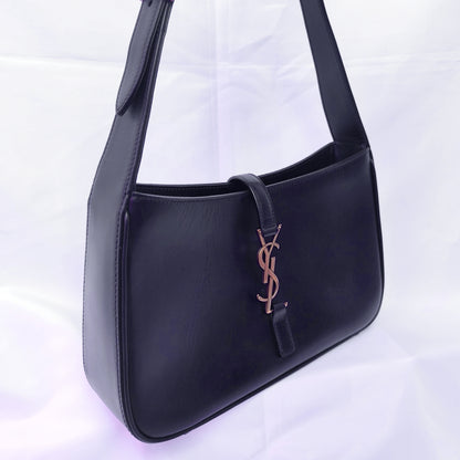 Yves Saint Laurent Le 5 à 7